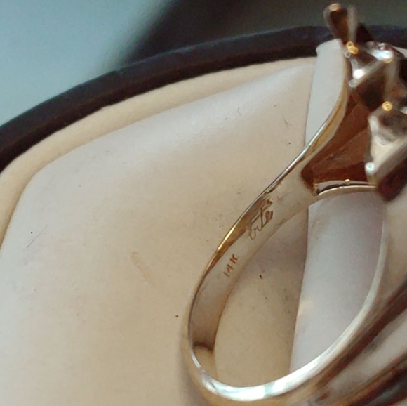14k Ring - Picture 3 of 10